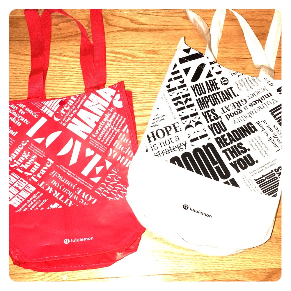 red +white, or white + black lululemon bags